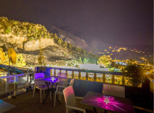 How to Stay Healthy While Traveling